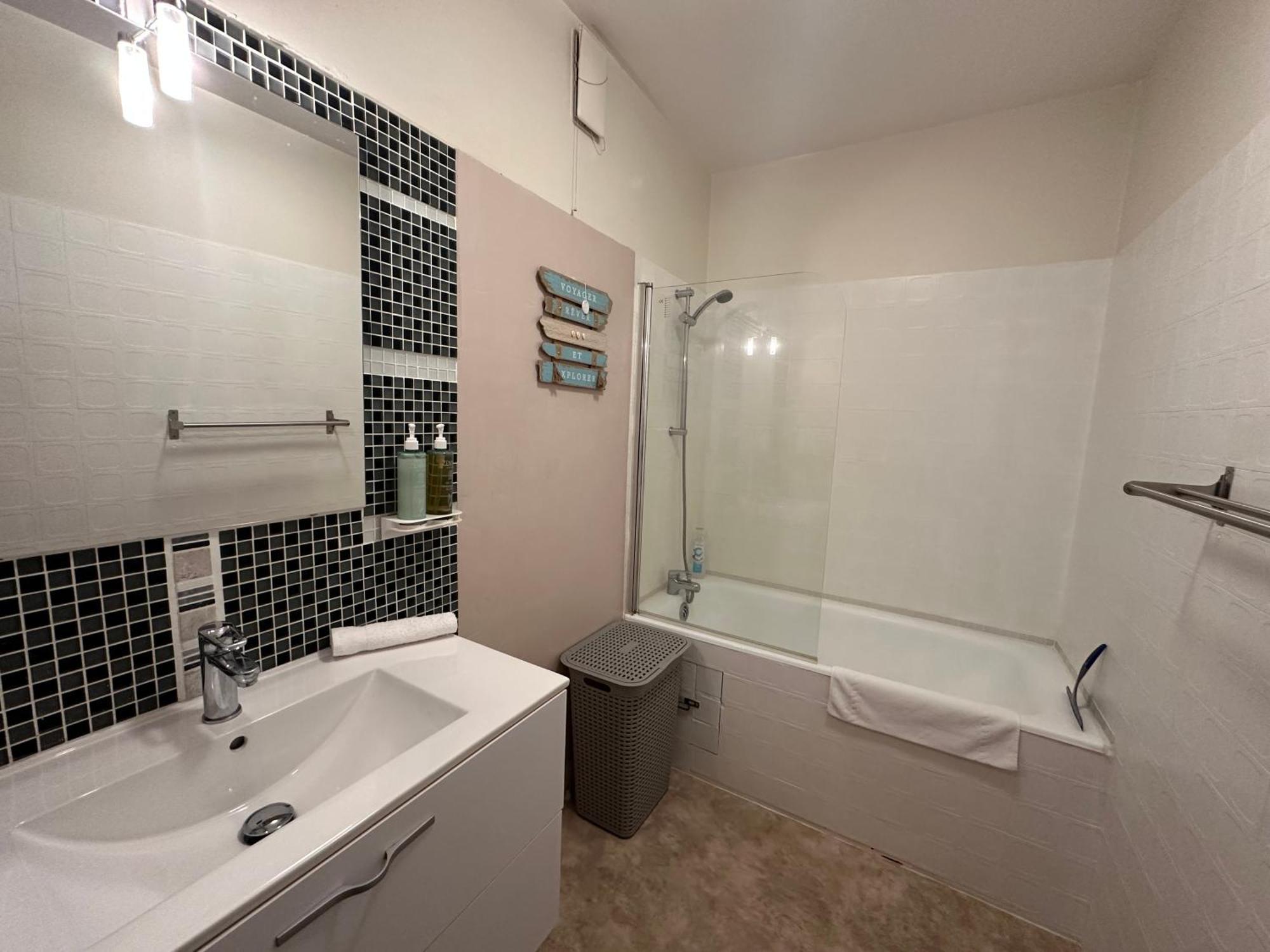 Orleans Centre Proche Gare - Appartement Fonctionnel Residence Calme Parking Prive Gratuit - Le Central Elegance Exterior foto