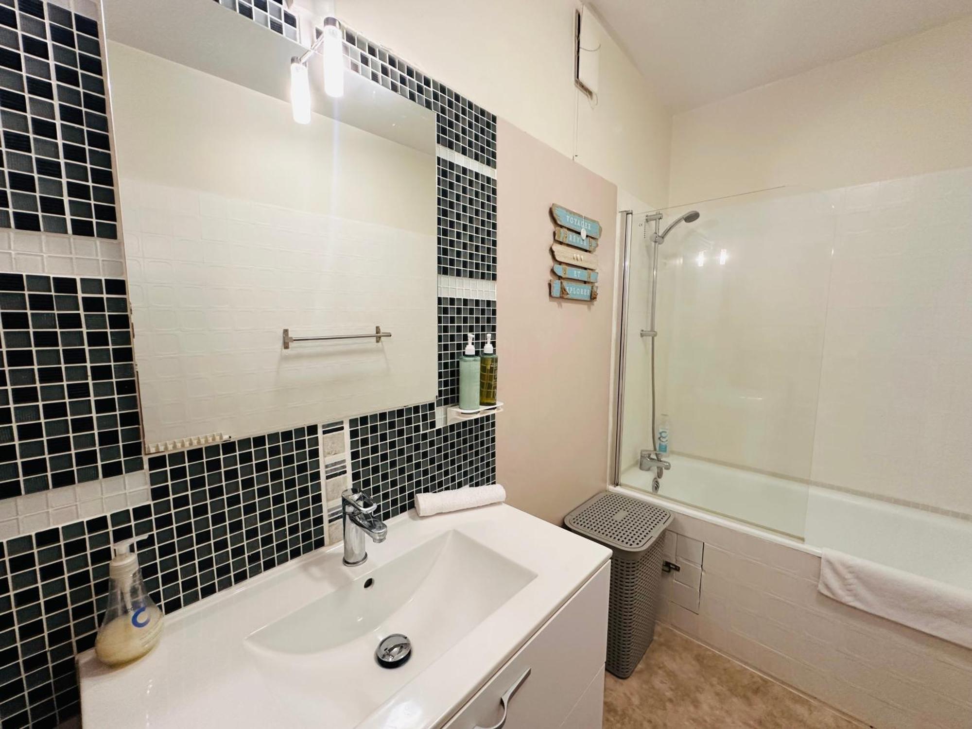 Orleans Centre Proche Gare - Appartement Fonctionnel Residence Calme Parking Prive Gratuit - Le Central Elegance Exterior foto